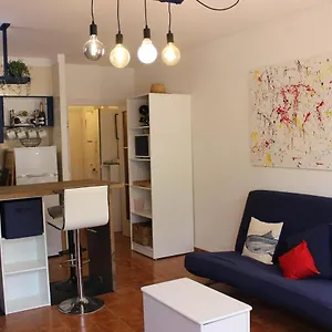 https://luxury-4-bed-flat-with-sea-view-right-by-beach.topcostabravahotels.com